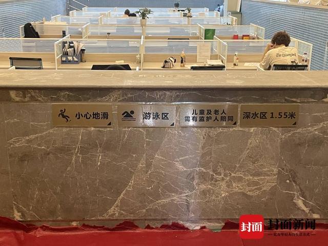 必一运动官网成都一装修公司泳池“爆改”办公室被质疑存消防隐患 记者实地看望:员工